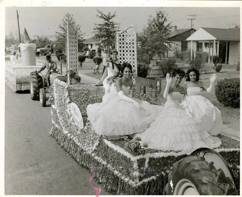 Homecoming parade float carrying Queen R. V. Daniels